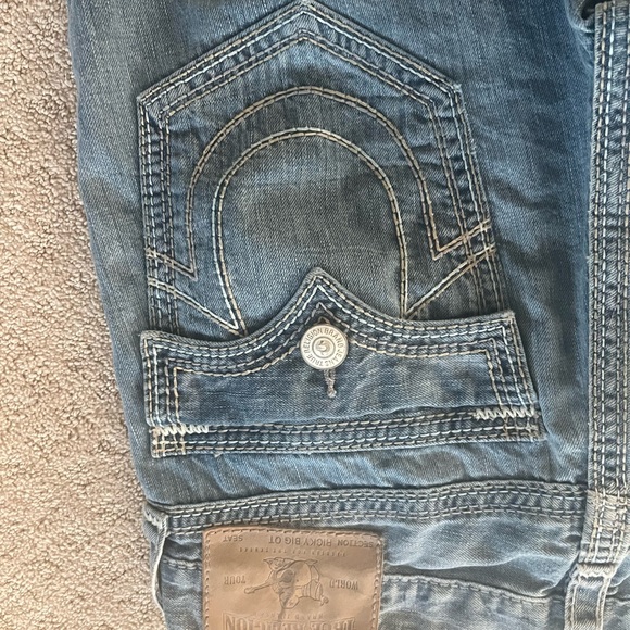 True Religion Classic Blue Jeans with Signature Pocket - Picture 6 of 10